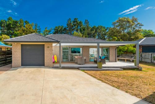 Rose's Beach Pad - Matarangi Holiday Home - Matarangi