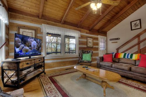 The Clubb House #331 by Aunt Bug's Cabin Rentals - image 7