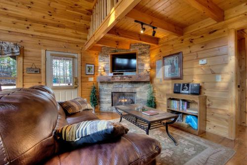 Nestled Inn #214 by Aunt Bug's Cabin Rentals - image 2