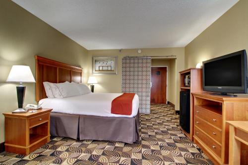 Holiday Inn Express Hurricane Mills Waverly