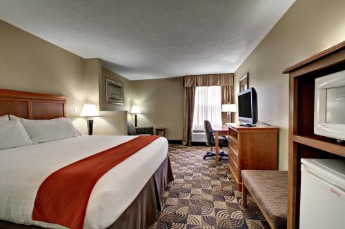 Holiday Inn Express Hurricane Mills Waverly, an IHG Hotel