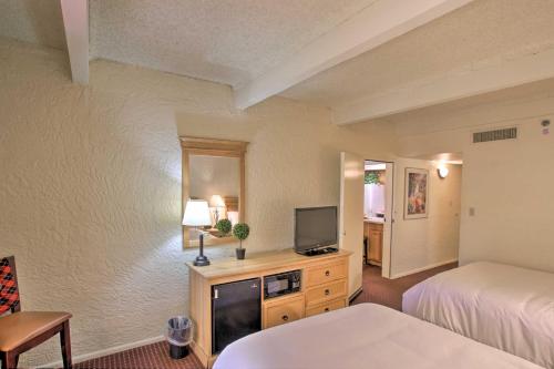 Cozy Condo with Pool Walk to Salt River Fields! - image 7