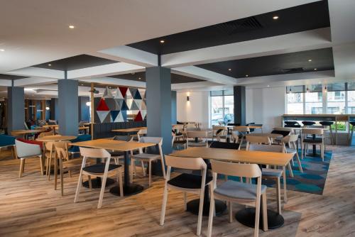 Restaurant, Holiday Inn Express Edinburgh - Leith Waterfront By IHG in Edinburgh