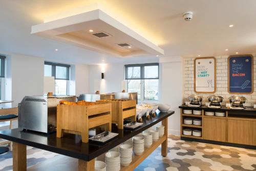 Restaurant, Holiday Inn Express Edinburgh - Leith Waterfront By IHG in Edinburgh