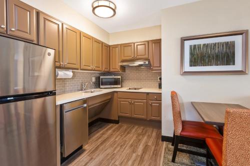 Two-Bedroom Suite - Hearing Accessible/Non-Smoking