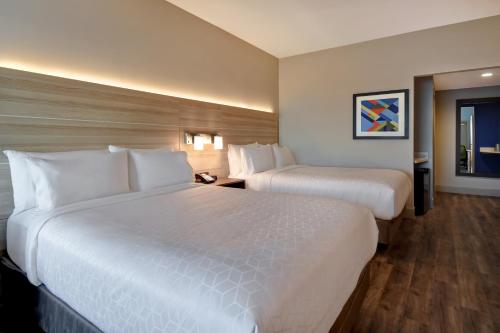 Queen Suite with Two Queen Beds, Balcony and Beach View