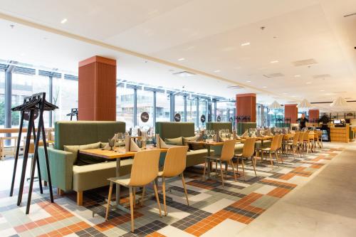Restaurant, Holiday Inn Helsinki Expo By IHG near Hartwall Arena
