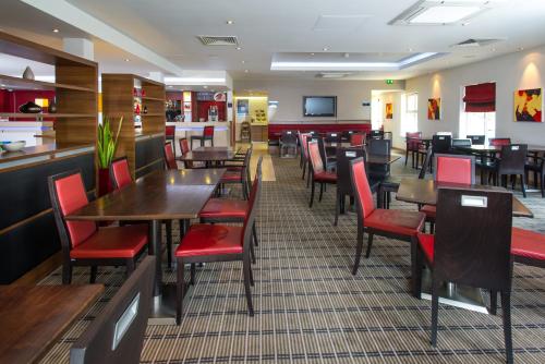 Holiday Inn Express Birmingham Oldbury, an IHG Hotel