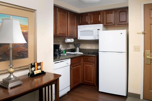 Staybridge Suites North Brunswick an IHG Hotel - image 9