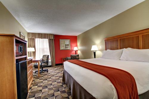 Holiday Inn Express Hurricane Mills Waverly, an IHG Hotel