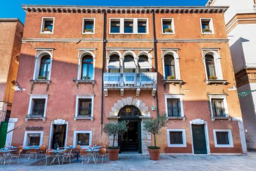 245821683 Ca' Pisani Hotel