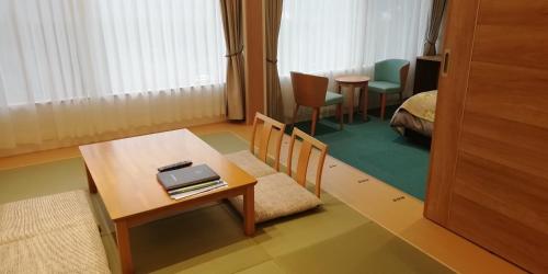 Renovated Room with Tatami Area and Garden View - Non-Smoking