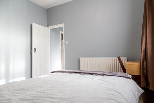 Modern 5 Bedroom House 10 minutes to City Centre