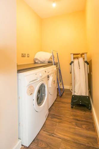 Grand Canal Square Apartments - image 10