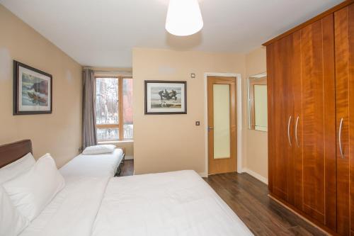 Grand Canal Square Apartments - image 9