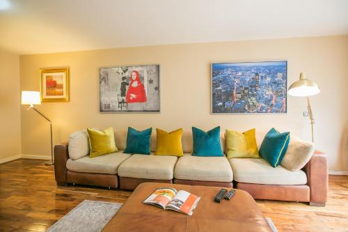 Grand Canal Square Apartments - image 7