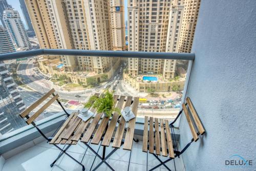 Two Bedroom Waterfront Apartment in Marina Wharf 2 by Deluxe Holiday Homes