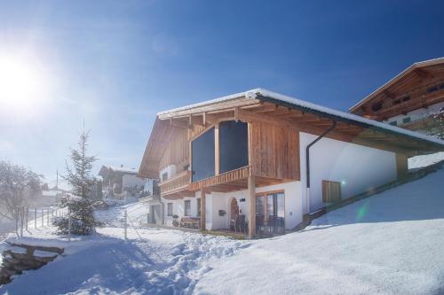 Chalet Bergzeit Ferienhaus mit Sauna & Wellness, Pension in Fügenberg