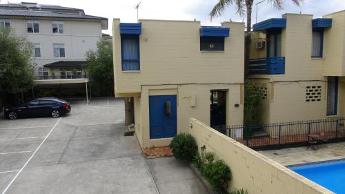 Bejárat, Pathfinder Motel in Kew