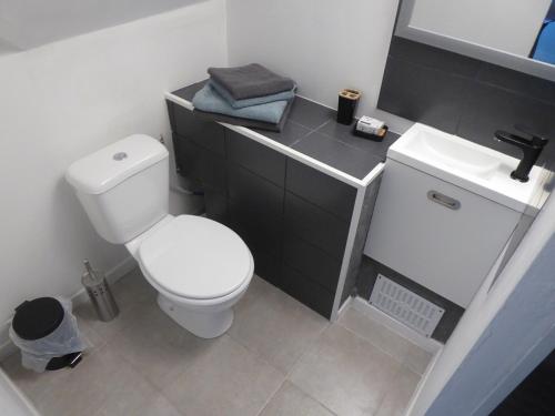 Chambre triple spacieuse pour 3 Adultes avec terrasse privée - Proche Disneyland Paris 4