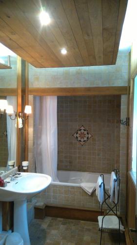 Les Vergnes Room Type - Family Suite