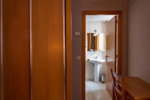 Hotel Castilla - image 4