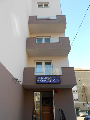 . Hostel Lan
