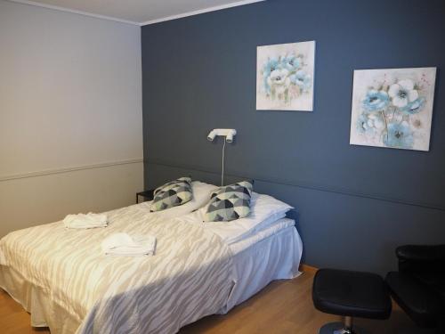 2 twin beds
