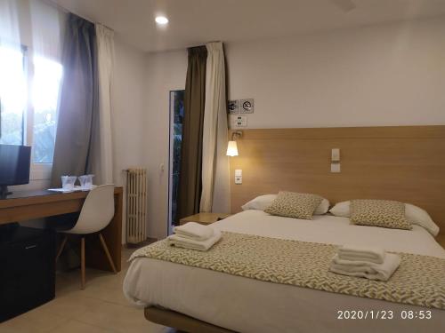 Hostal Bonany - image 2