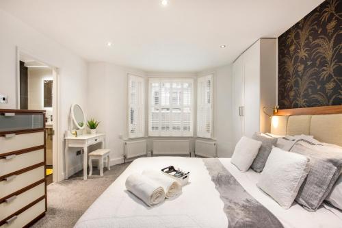 Battersea Apt At Louvaine Road, Parsons Green, London