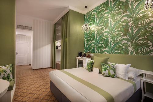 Superior King Room image 5