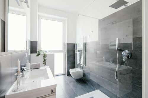 Mark's Gallery Apartment by MyHomeInComo - image 4