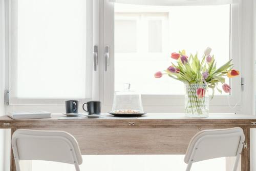 One-Bedroom Apartment image 3