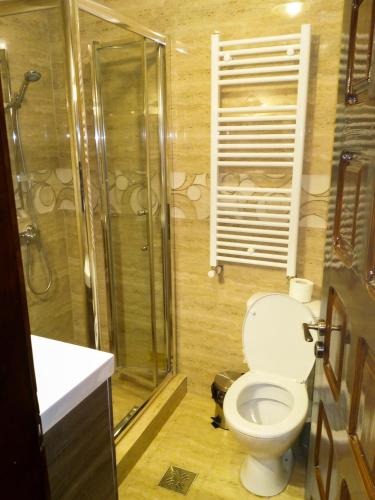 Adrys Boutique Villa - image 3
