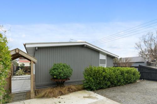 The Walnut Tree House - Martinborough Holiday Home