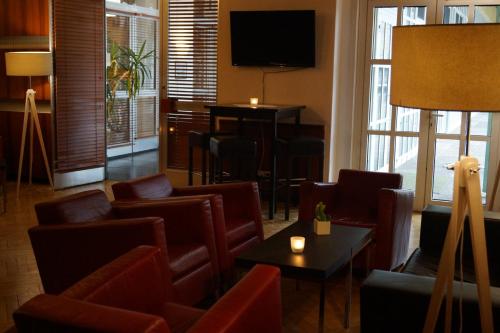 Shared lounge/TV area, Teikyo Berlin - Hotel am Zeuthener See in Kopenick