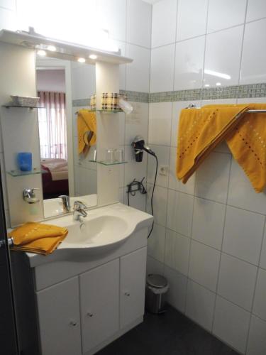 Hotel Gasthof zum Engel - Gästehaus - image 3