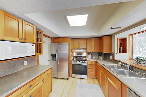 New Listing! Hidden Creek Townhome - Walk to Lift townhouse - image 3