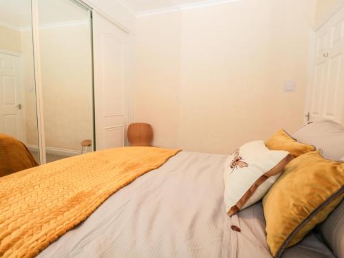 Cosy Bee - image 4