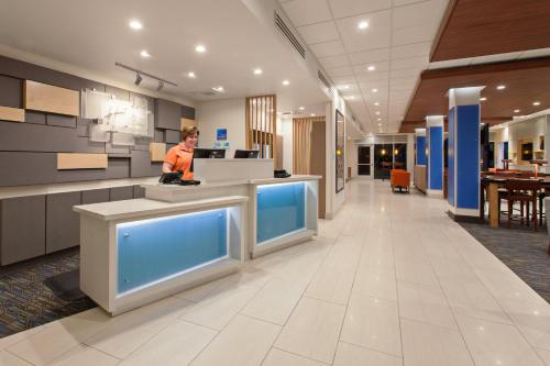 홀리데이 인 익스프레스 앤 스위트 브리검 시티 - 노스 유타 바이 IHG - 숙소 외관