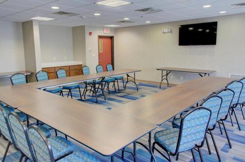 Holiday Inn Express Hotel & Suites Le Mars By IHG - 회의실/연회장