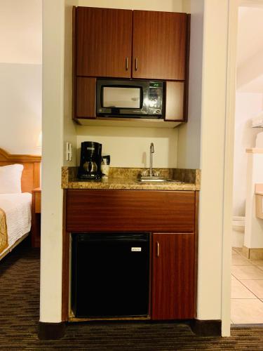 St. George Inn & Suites