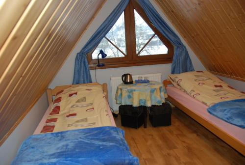 2 twin beds