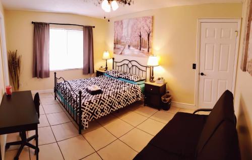 C3 Large Private Master Room & Bath with 55" TV near Olympia