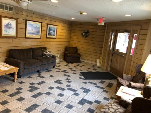 Paddle Wheel Inn - image 9