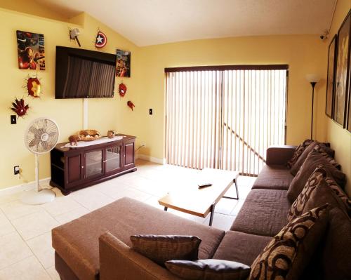 C3 Large Private Master Room & Bath with 55" TV near Olympia