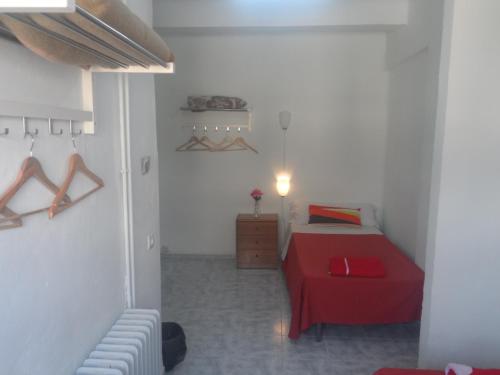 Basic Single Room with Shared Bathroom image 6