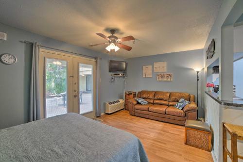 Corpus Christi Condo with Pool Walk to the Beach! in Corpus Christi, USA