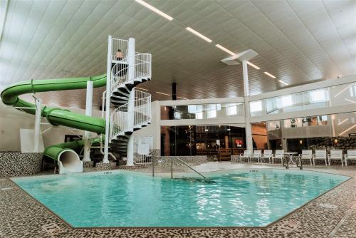 Coast Nisku Inn & Conference Centre - Hotel - Nisku