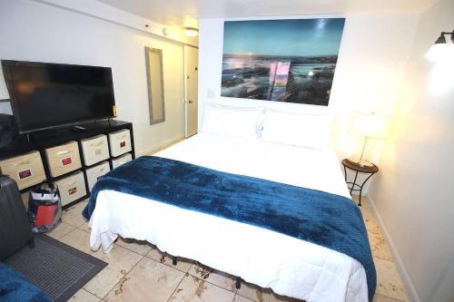 408- WHITE PALACE of Waikiki! AMAZING LOCATION!! - image 8